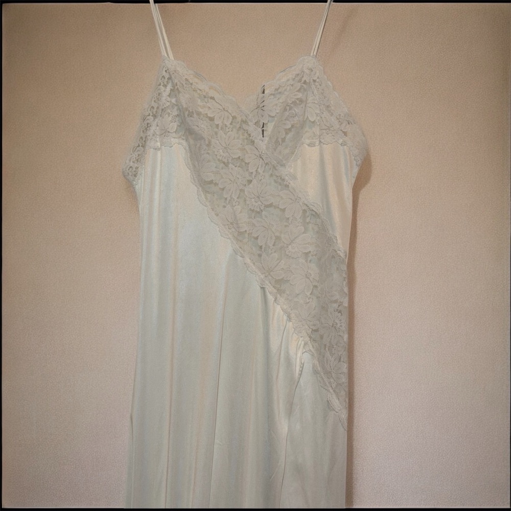 Vtg Val Mode 2 Pc Peignoir Set White Asymmetrical Lace+Luxuriously Sheer Robe - Picture 9 of 16